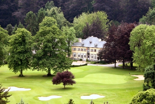 De Royal Golf Club van België is een ruim honderd jaar oude golfbaan die werd aangelegd op het landgoed Ravenstein dat door de toenmalige koning Leopold II geschonken werd. Het landhuis van Ravenstein is het huidige clubhuis en is al vele eeuwen oud. 