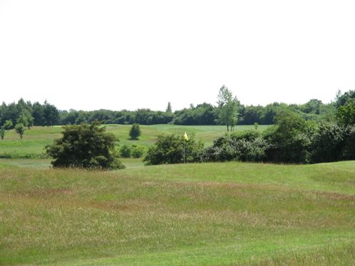 Op nog geen 40 minuten rijden van Harwich ligt de Five Lakes Golf Club dat over 2 golfbanen beschikt, The Lakes Course en The Links Course. 