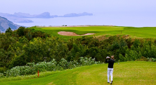 Santo da Serra Golf wordt regelmatig bezocht door de toppers van de PGA Europese Tour voor het Madeira Islands Open.  (Foto en Copyright: Bert van der Toorn)